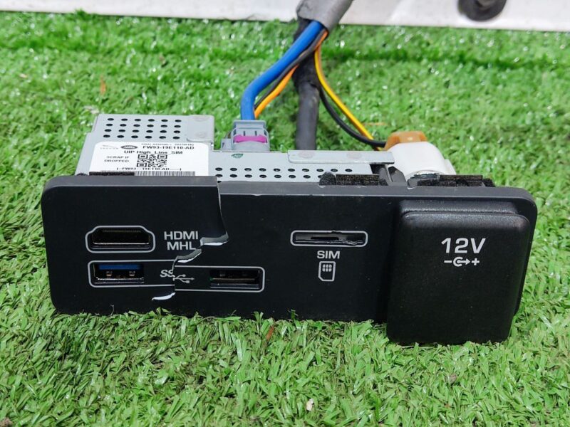 LR087366 USB+SIM+HDMI connector for audio system Land Rover Discovery 5 L462 (2017-) Used cost 150 € in stock 1 pcs.