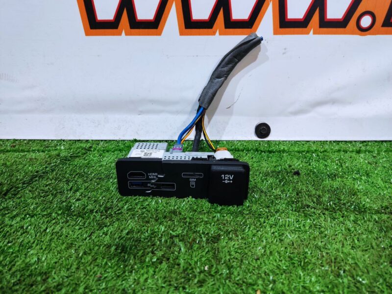 LR087366 USB+SIM+HDMI connector for audio system Land Rover Discovery 5 L462 (2017-) Used cost 150 € in stock 1 pcs.
