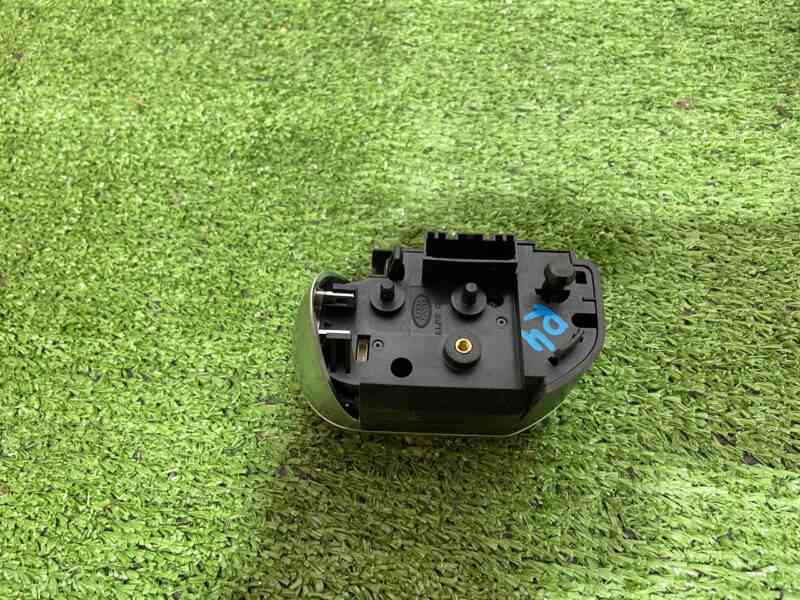 LR087485 Steering wheel switch button RH RANGE ROVER SPORT L494 13- Used cost 45 € in stock 5 pcs.