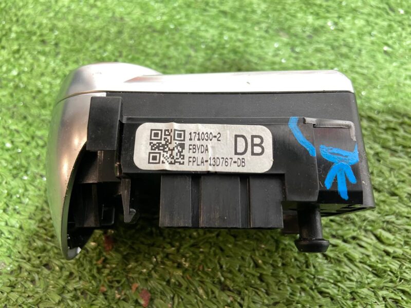LR087485 Steering wheel switch button RH RANGE ROVER SPORT L494 13- Used cost 45 € in stock 5 pcs.