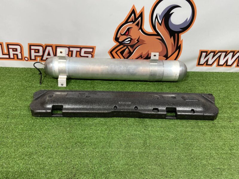 LR090676 Air suspension receiver with cover Range Rover Velar L560 (2018-) USED cost 92 € in stock 1 pcs.
