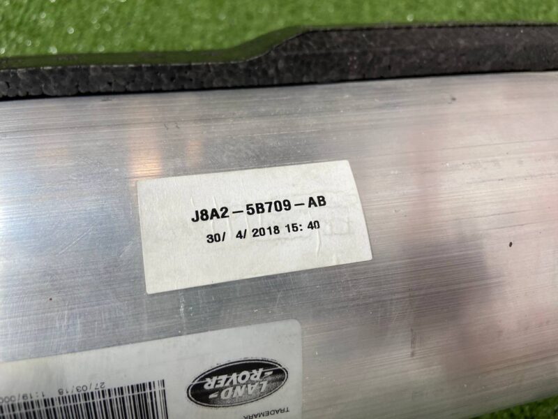 LR090676 Air suspension receiver with cover Range Rover Velar L560 (2018-) USED cost 92 € in stock 1 pcs.