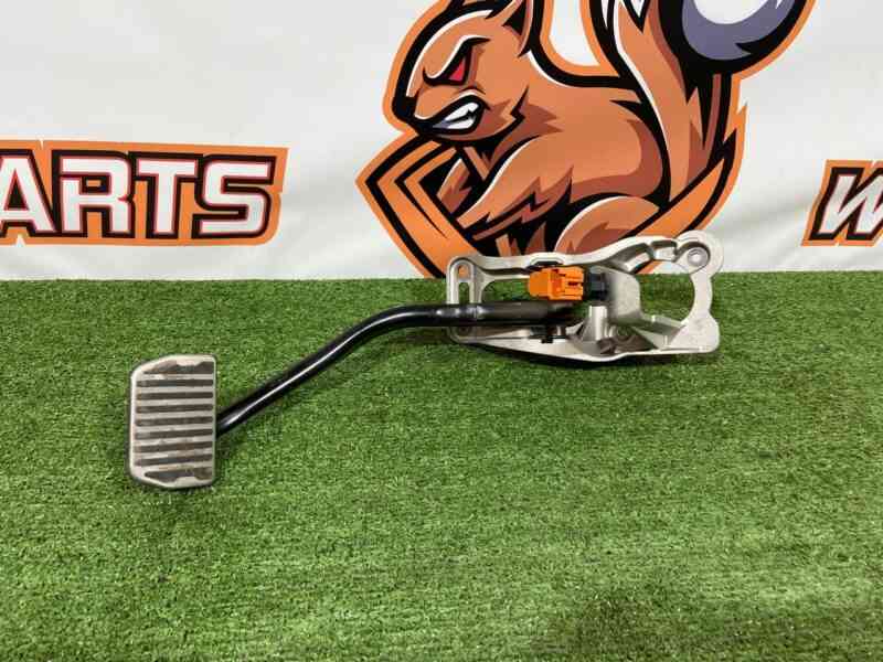 LR090774 Brake pedal assembly Range Rover Velar L560 (2018-) USED cost 65 € in stock 1 pcs.