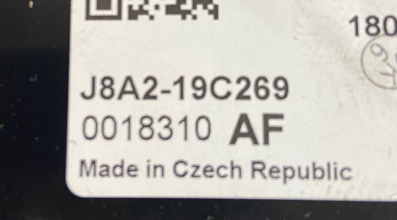 LR090931 Climate control screen Range Rover Velar L560 (2018-) Used cost 500 € in stock 3 pcs.