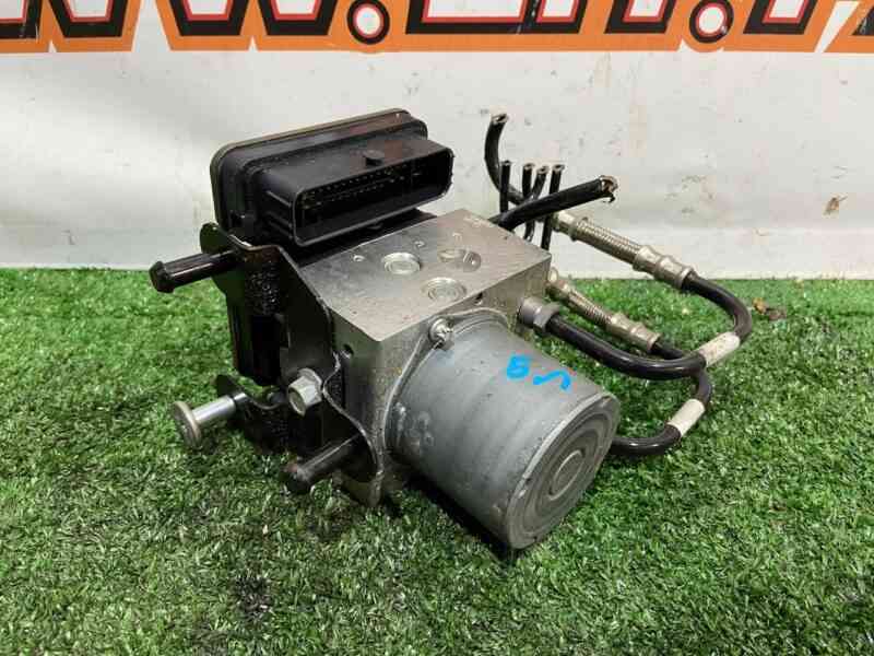 LR090984 ABS Unit Range Rover Velar L560 (2018-) Used cost 500 € in stock 2 pcs.