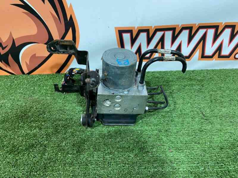 LR090984 ABS Unit Range Rover Velar L560 (2018-) Used cost 500 € in stock 2 pcs.