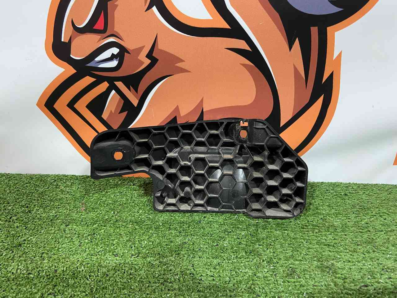 LR091246.1 Bracket for blind spot sensor, right Range Rover Velar L560 (2018-) USED cost 50 € in stock 1 pcs.