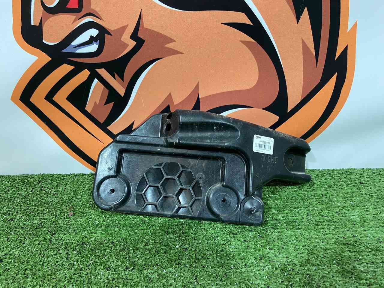 LR091246.1 Bracket for blind spot sensor, right Range Rover Velar L560 (2018-) USED cost 50 € in stock 1 pcs.