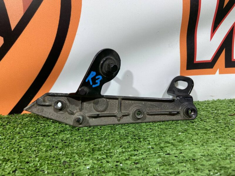 LR091700 Right fender mounting bracket Range Rover Velar L560 (2018-) USED - Image 12
