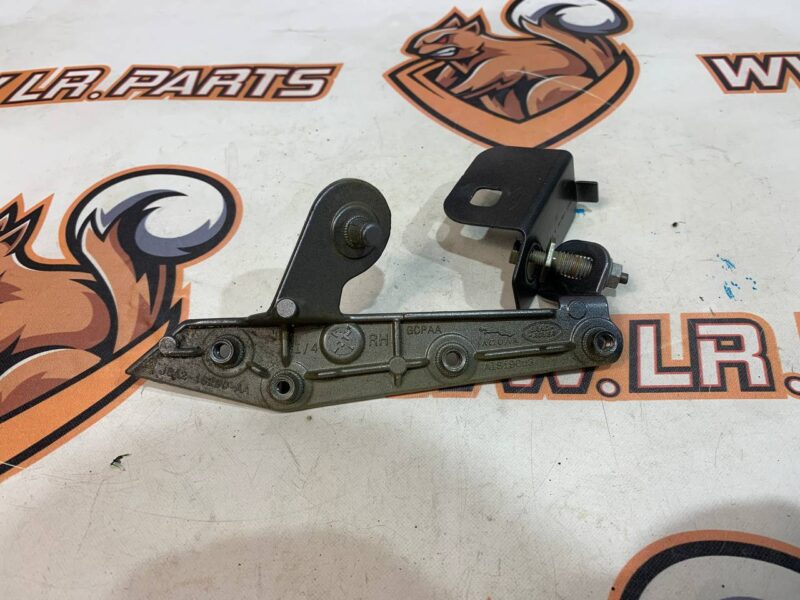 LR091700 Right fender mounting bracket Range Rover Velar L560 (2018-) USED cost 40 € in stock 1 pcs.