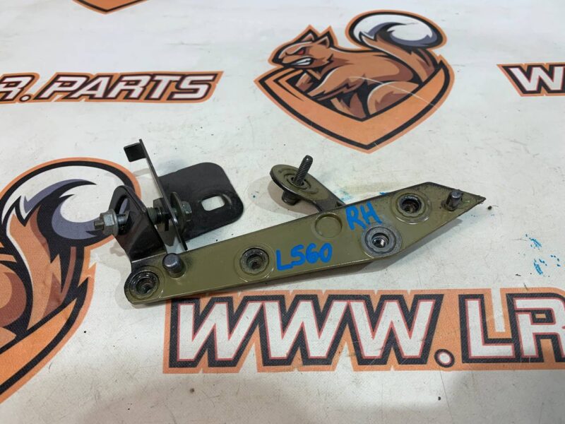 LR091700 Right fender mounting bracket Range Rover Velar L560 (2018-) USED cost 40 € in stock 1 pcs.