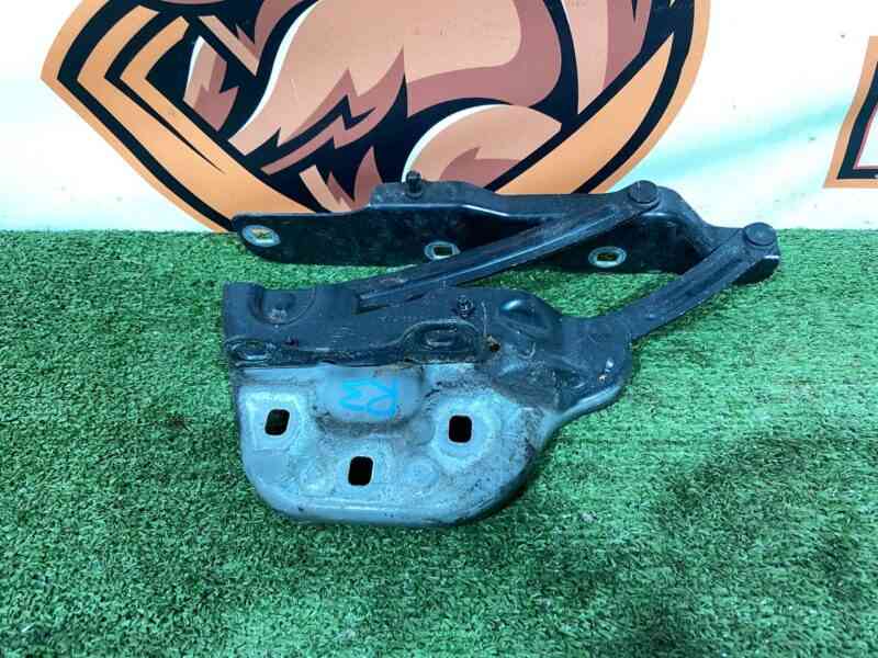 LR091713 Hood hinge right Range Rover Velar L560 (2018-) Used cost 50 € in stock 2 pcs.