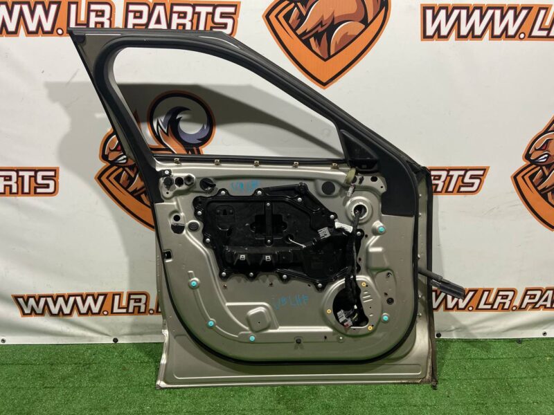 LR091718 Front Left Door Range Rover Velar L560 (2018-) Used cost 600 € in stock 1 pcs.