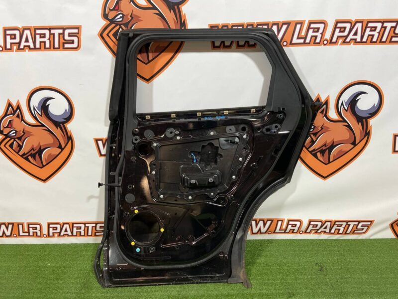 LR091719 Rear right door Range Rover Velar L560 (2018-) Used cost 550 € in stock 1 pcs.