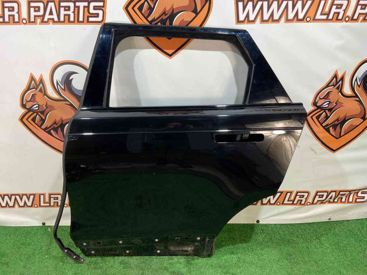 LR091720 Rear left door Range Rover Velar L560 (2018-) Used cost 600 € in stock 1 pcs.