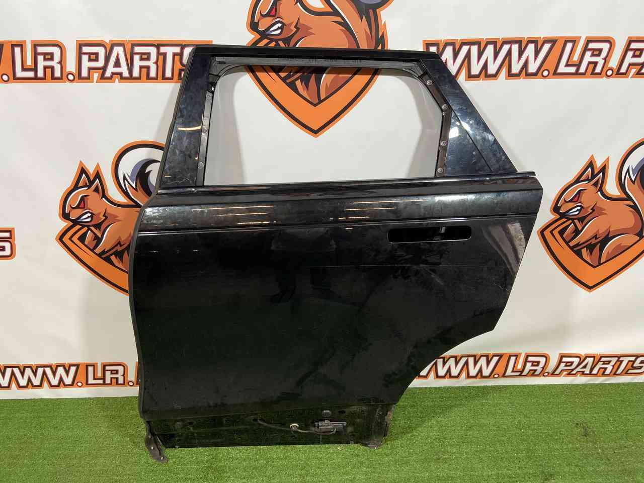 LR091720 Rear left door Range Rover Velar L560 (2018-) Used - Image 13
