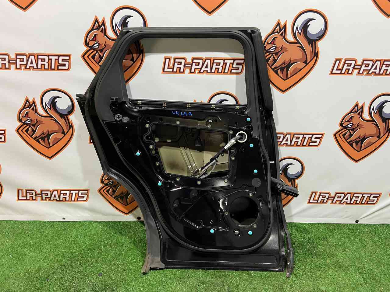 LR091720 Rear left door Range Rover Velar L560 (2018-) Used cost 600 € in stock 1 pcs.