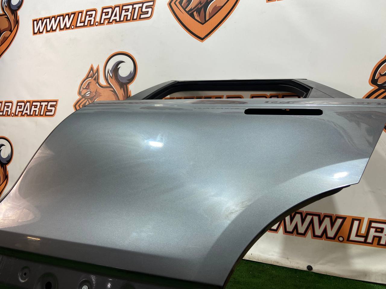 LR091720 Rear left door Range Rover Velar L560 (2018-) Used cost 600 € in stock 1 pcs.