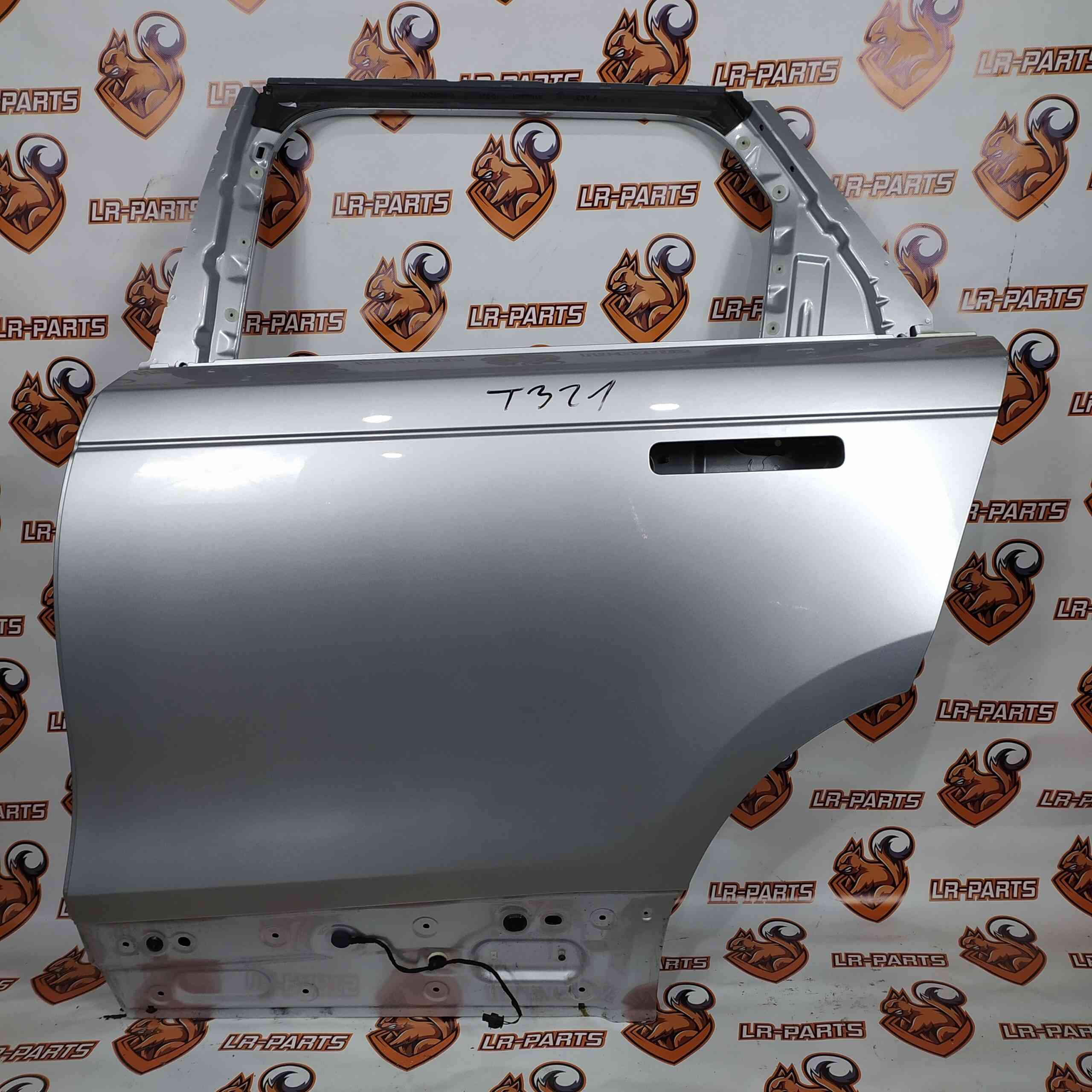 LR091720 Rear left door Range Rover Velar L560 (2018-) Used cost 600 € in stock 1 pcs.