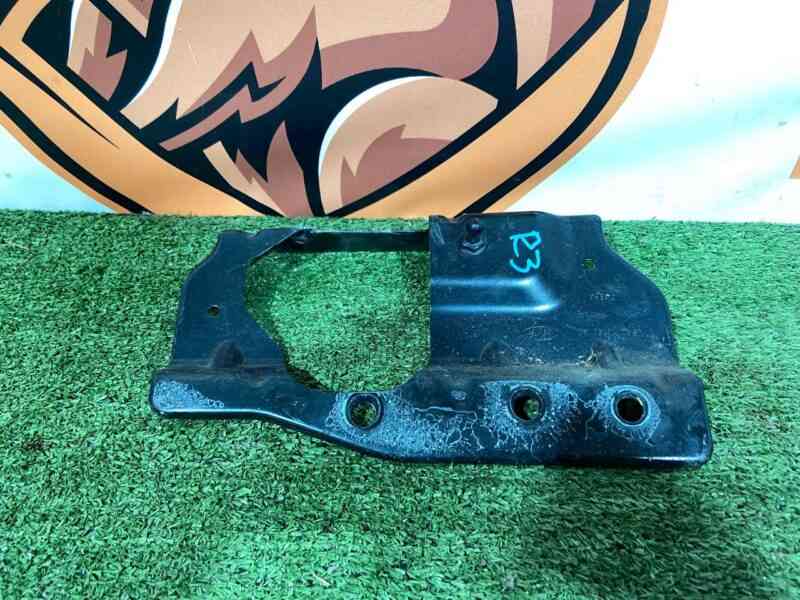LR092010 Front right upper wing bracket Range Rover Velar L560 (2018-) Used cost 38 € in stock 2 pcs.