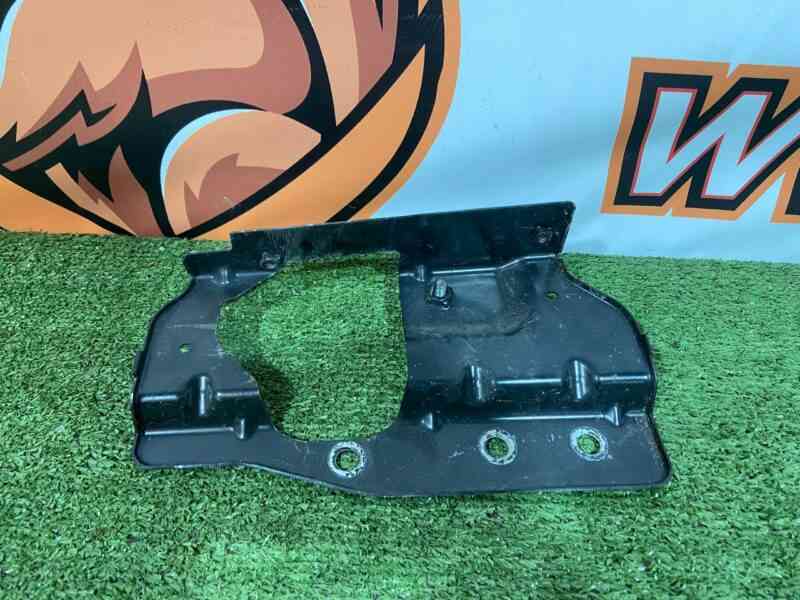 LR092011 Front left upper wing bracket Range Rover Velar L560 (2018-) Used cost 37,5 € in stock 2 pcs.