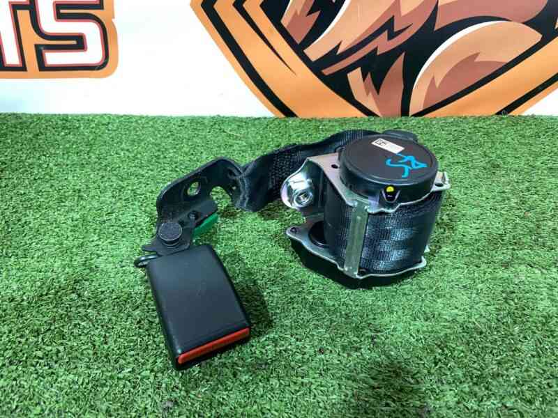 LR092531 Rear center seat belt Range Rover Velar L560 (2018-) Used cost 130 € in stock 2 pcs.