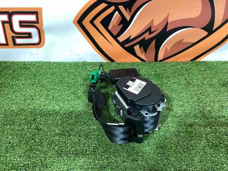 LR092531 Rear center seat belt Range Rover Velar L560 (2018-) Used cost 130 € in stock 2 pcs.