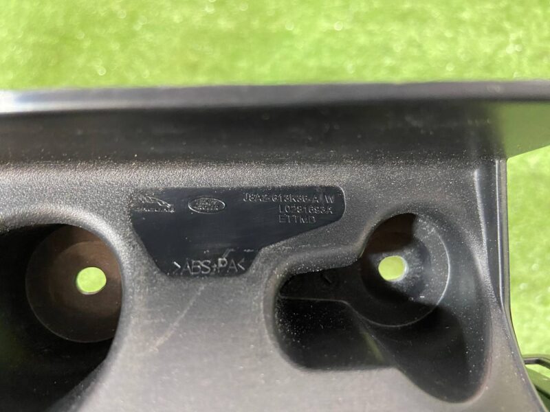 LR092541 Seat belt guide right Range Rover Velar L560 (2018-) USED cost 30 € in stock 1 pcs.