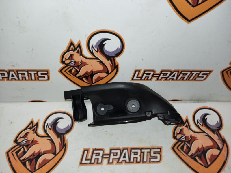 LR092541 Seat belt guide right Range Rover Velar L560 (2018-) USED cost 30 € in stock 1 pcs.
