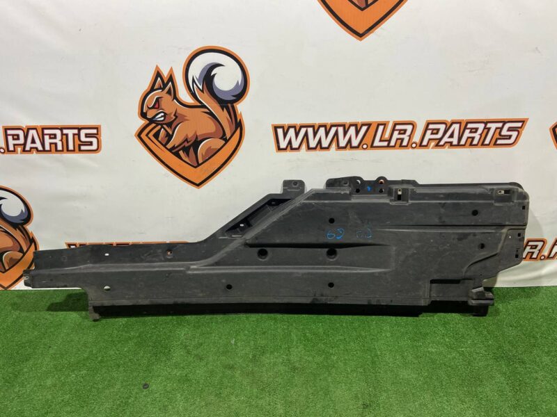 LR092677 Plastic bottom protection right Range Rover Velar L560 (2018-) Used - Image 13