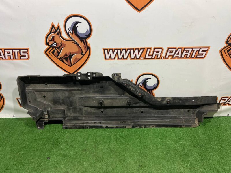 LR092677 Plastic bottom protection right Range Rover Velar L560 (2018-) Used - Image 14