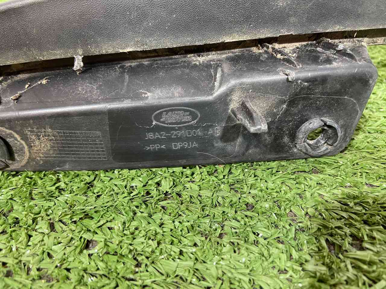 LR092698 Wheel arch fender molding rear left Range Rover Velar L560 Used cost 35 € in stock 1 pcs.