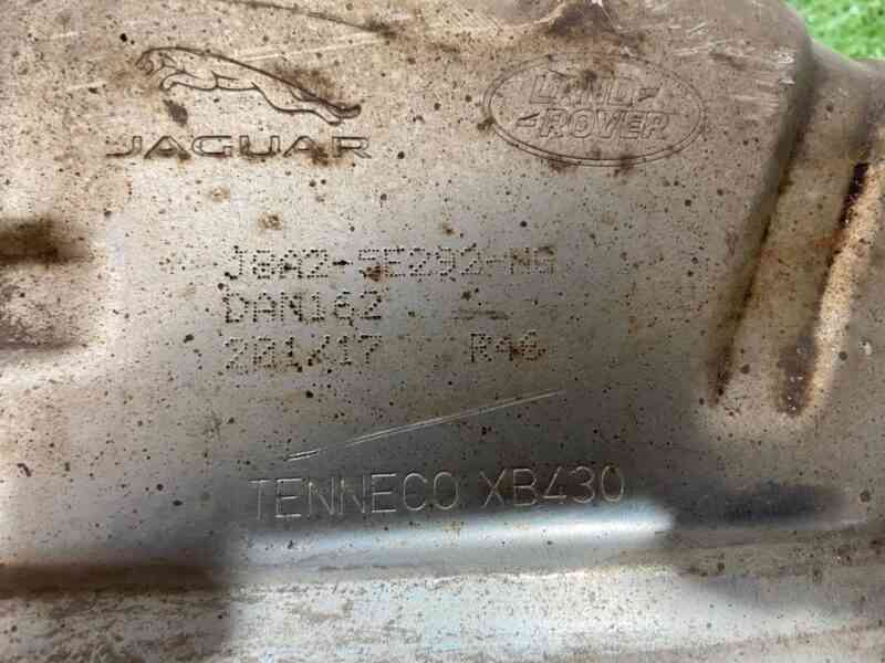 LR092848 Rear muffler assembly Range Rover Velar L560 (2018-) USED cost 265 € in stock 1 pcs.