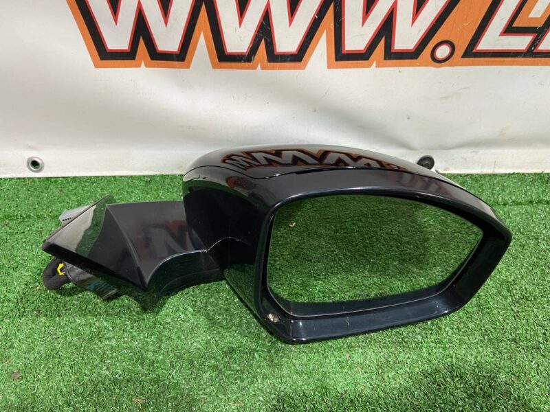 LR093143 Exterior right mirror dead zones RANGE ROVER VELAR (L560) Used cost 500 € in stock 1 pcs.