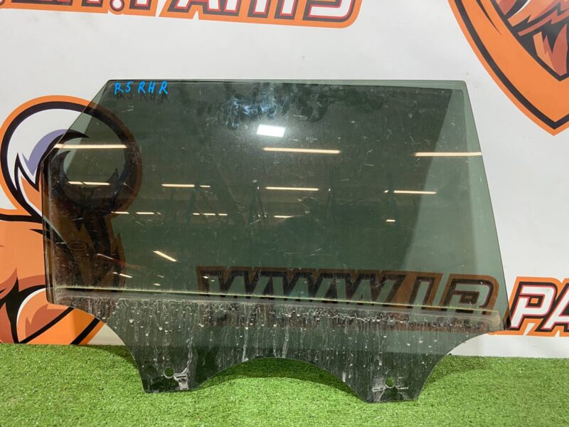 LR093210 Rear Right Door Glass Range Rover Velar L560 (2018-) Used cost 90 € in stock 1 pcs.