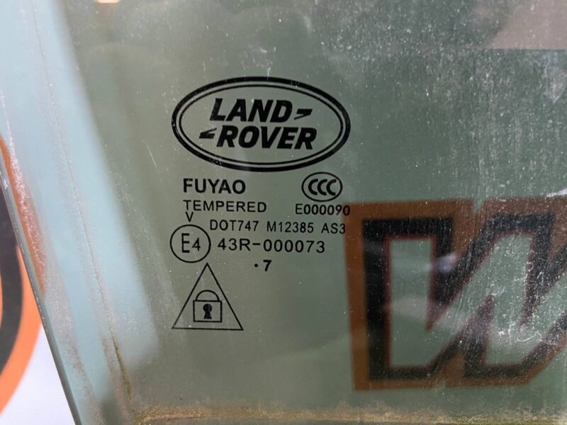 LR093210 Rear Right Door Glass Range Rover Velar L560 (2018-) Used cost 90 € in stock 1 pcs.