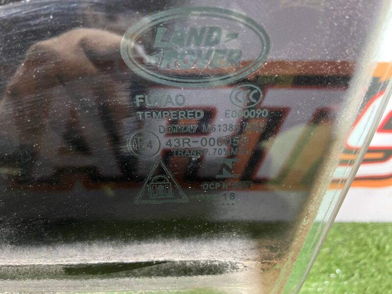 LR093212 Rear left door glass Range Rover Velar L560 (2018-) USED cost 90 € in stock 1 pcs.