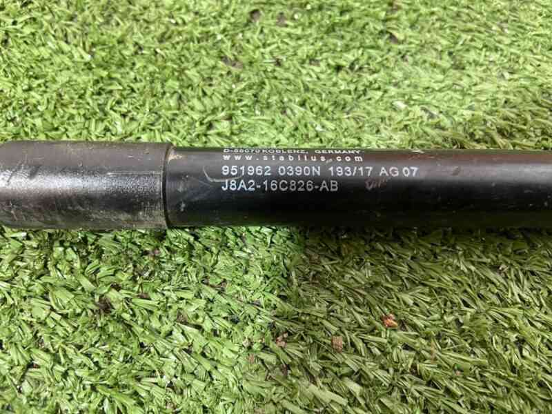 LR093402 Hood shock absorber Range Rover Velar L560 (2018-) Used cost 21 € in stock 6 pcs.