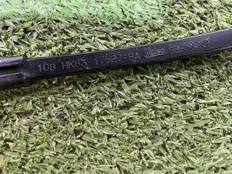 LR093432 Front right wiper Range Rover Velar L560 (2018-) USED cost 30 € in stock 1 pcs.