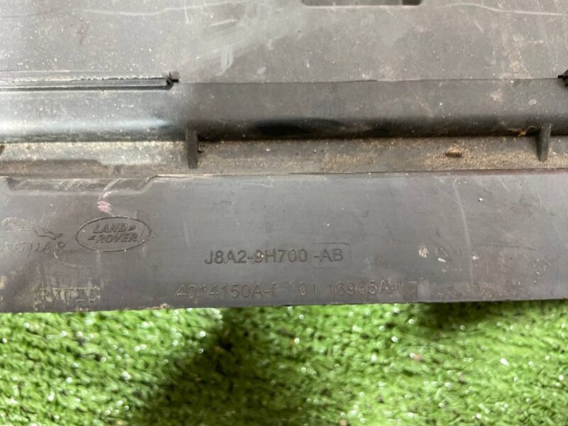 LR094005 Air intake Range Rover Velar L560 (2018-) Used - Image 12