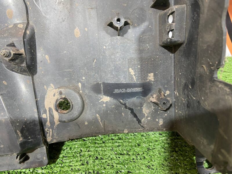 LR094176 Ventilation deflector Range Rover Velar L560 (2018-) Used cost 135 € in stock 1 pcs.