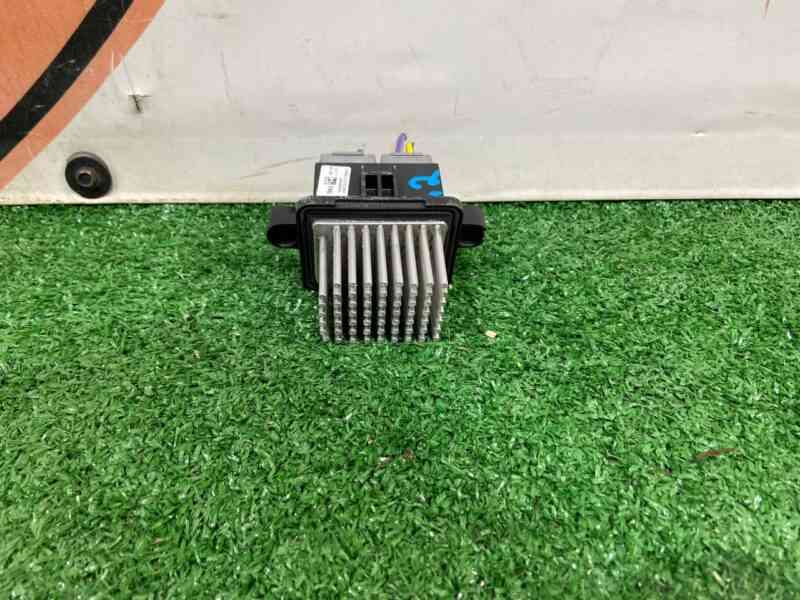 LR094345 Heater resistor Land Rover Discovery Sport L550 (2015-) Used cost 250 € in stock 1 pcs.