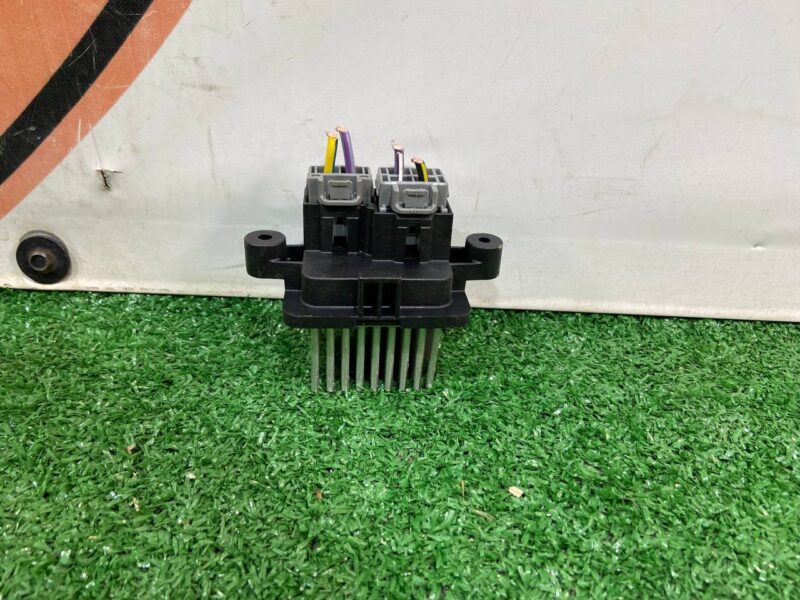 LR094345 Heater resistor Land Rover Discovery Sport L550 (2015-) Used cost 250 € in stock 1 pcs.