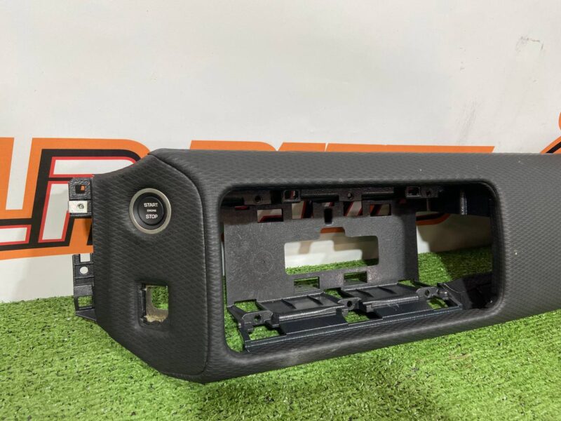 LR094676 Dashboard molding for Range Rover Velar L560 (2018-) USED cost 100 € in stock 1 pcs.
