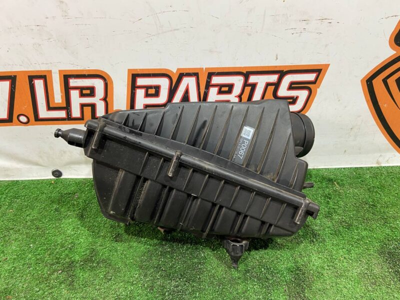 LR095546 Air filter housing left 3.0TD 2.0TD Range Rover Sport L494 Used cost 250 € in stock 1 pcs.