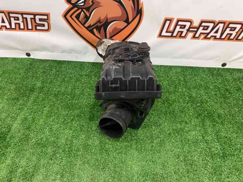 LR095546 Air filter housing left 3.0TD 2.0TD Range Rover Sport L494 Used cost 250 € in stock 1 pcs.