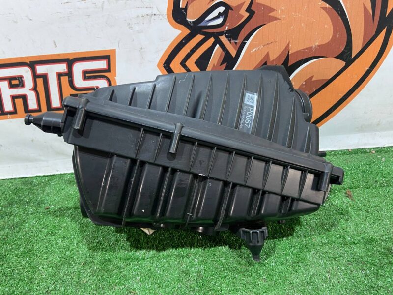 LR095546 Air filter housing left 3.0TD 2.0TD Range Rover Sport L494 Used - Image 22