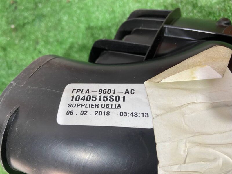 LR095546 Air filter housing left 3.0TD 2.0TD Range Rover Sport L494 Used - Image 23