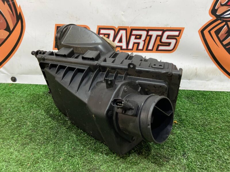 LR095546 Air filter housing left 3.0TD 2.0TD Range Rover Sport L494 Used cost 250 € in stock 1 pcs.