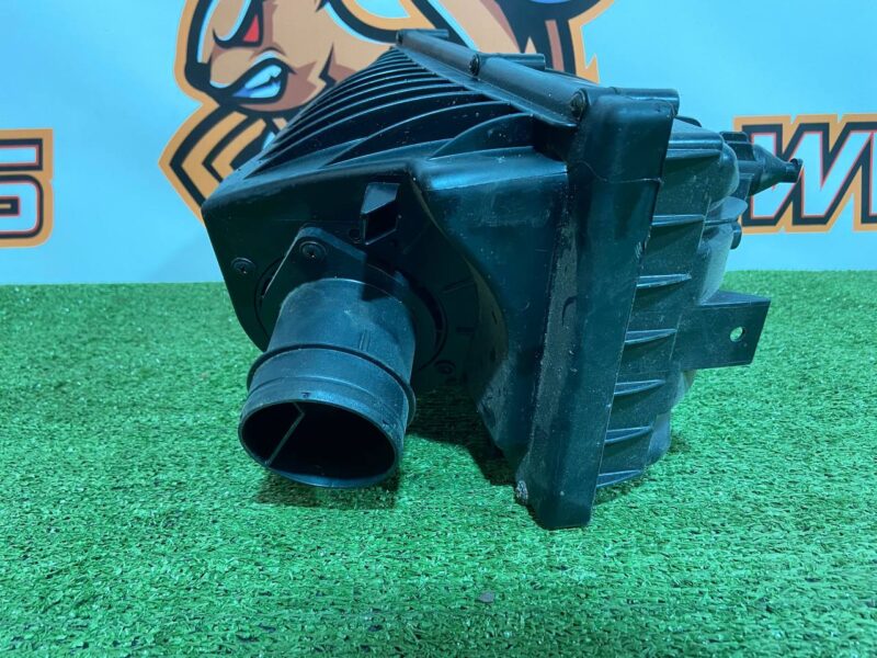 LR095789 Air filter housing right Range Rover Sport L494 (2014-2022) Used - Image 19